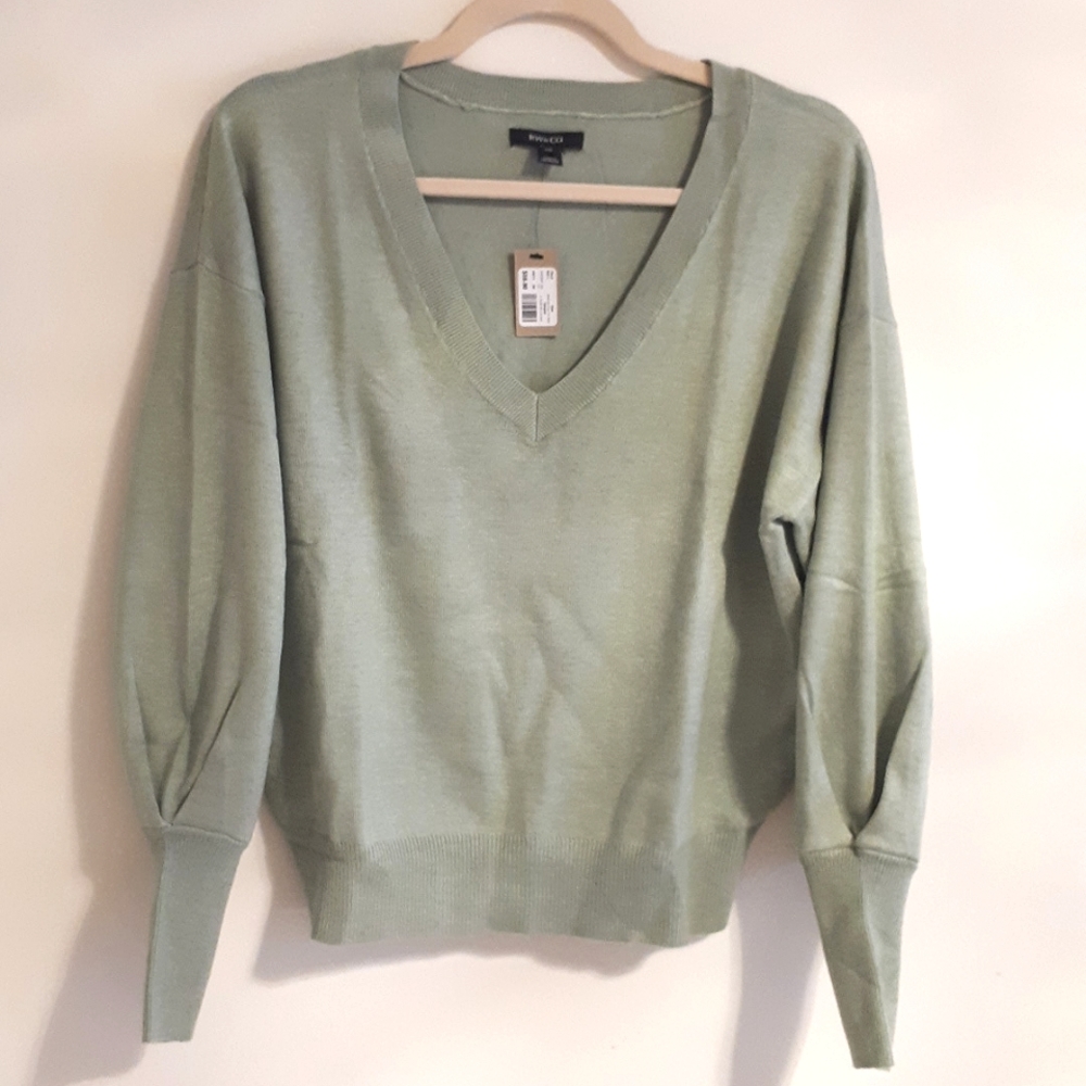 RW&CO. V-Neck sweater